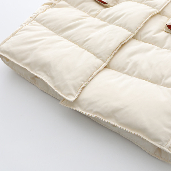 Keskmise pikkusega nööpidega sügis-talvine vest