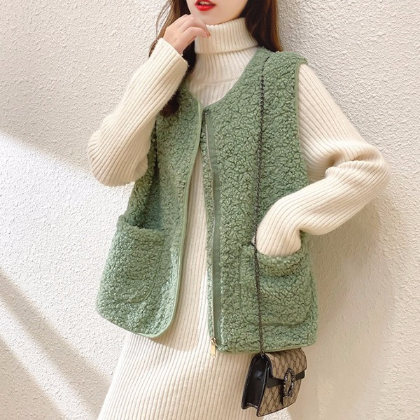 Naujo modelio moteriška laisvalaikio liemenė su apvalia iškirpte ir kišenėmis