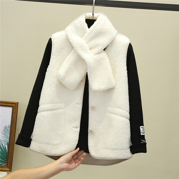 Naiste vabaaja sulevest salli ja taskutega