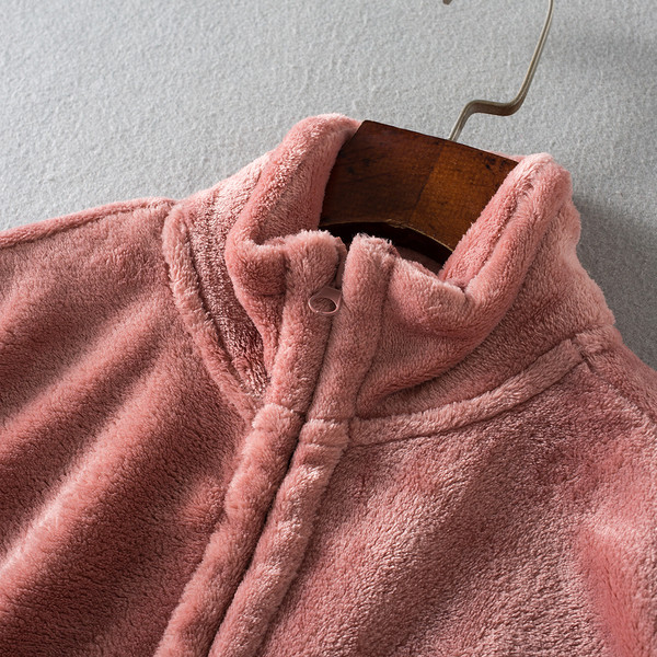 Moteriška pūkinė liemenė su užtrauktuku ir kišenėmis