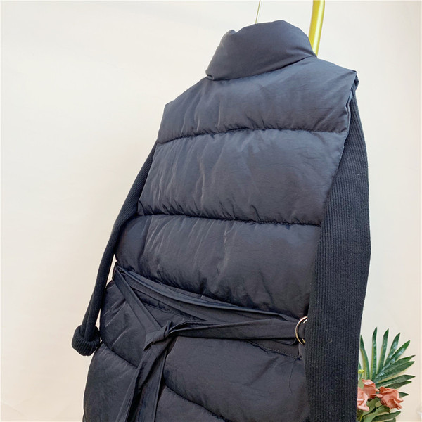 Ležeran ženski prsluk s gumbima i visokim ovratnikom