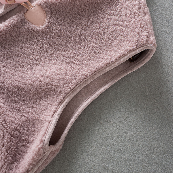 Naiste nööpidega sulevest