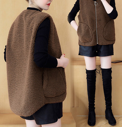 Moteriška pūkinė liemenė su ovalia apykakle ir užtrauktuku