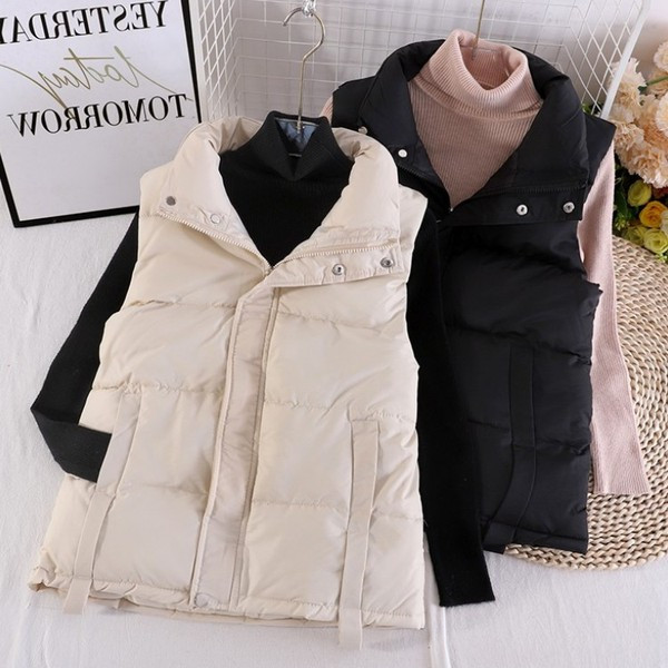 Nööpide ja kõrge kraega naiste vest