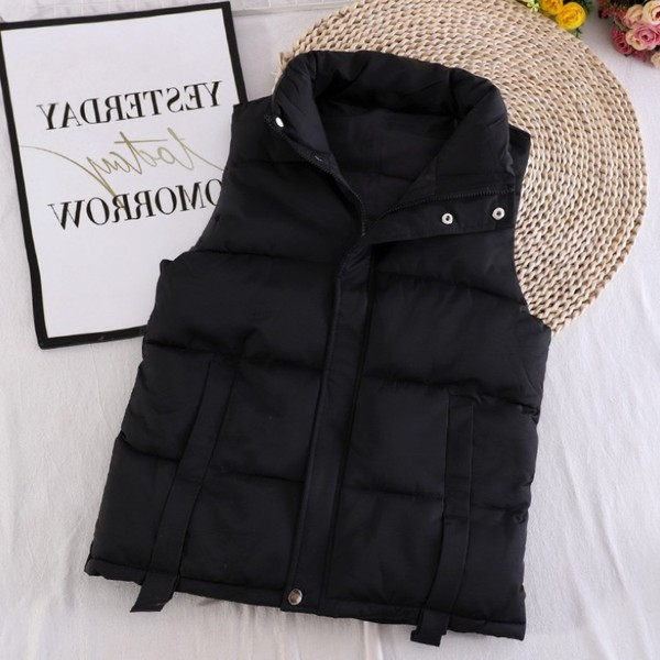 Nööpide ja kõrge kraega naiste vest