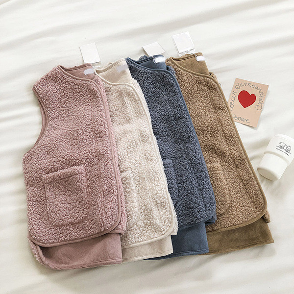 Ženski puhasti prsluk s džepovima i špic izrezom