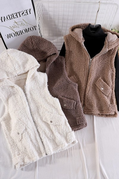 Naiste sulevest kapuutsiga ja lukuga