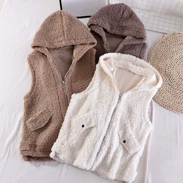 Naiste sulevest kapuutsiga ja lukuga