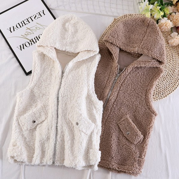 Naiste sulevest kapuutsiga ja lukuga