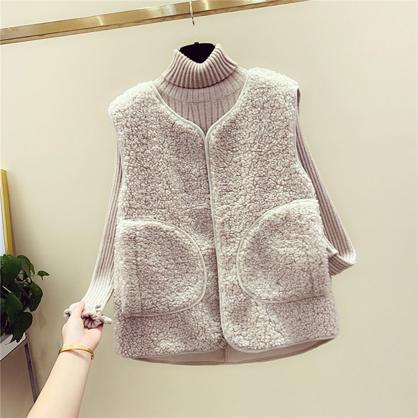 Naiste moodne luku ja taskutega sulevest