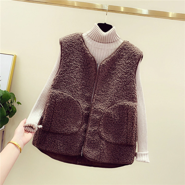 Naiste moodne luku ja taskutega sulevest