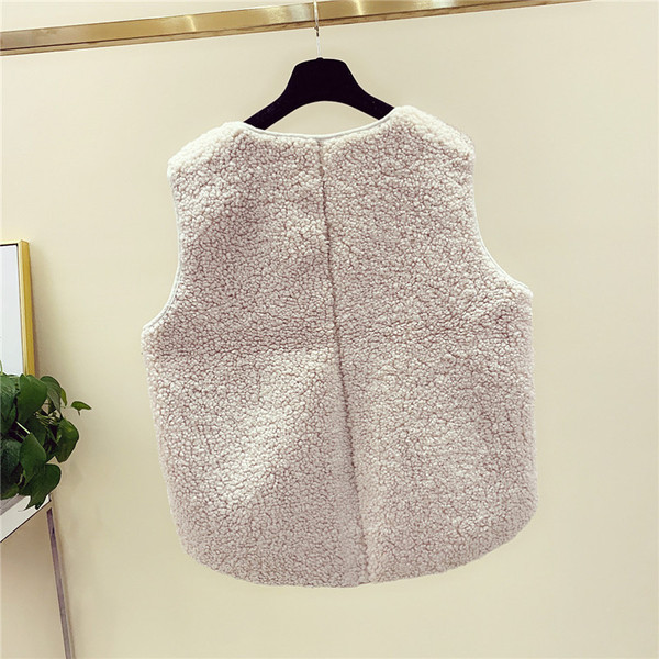 Naiste moodne luku ja taskutega sulevest