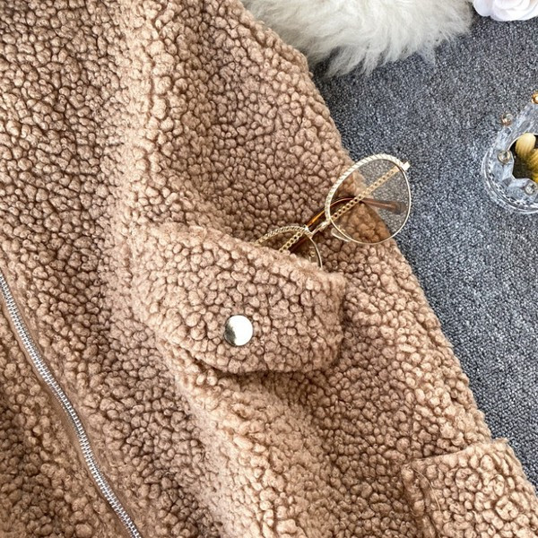 Minkšta moteriška liemenė su užtrauktuku ir gobtuvu