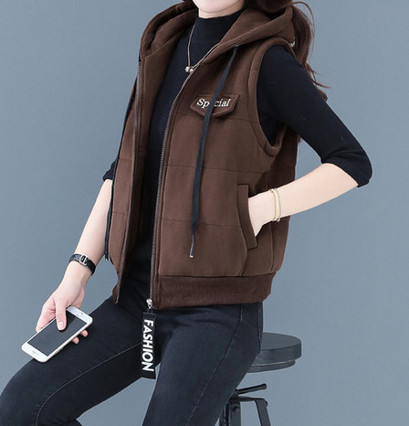 Kapuutsiga ja pehme voodriga naiste spordivest