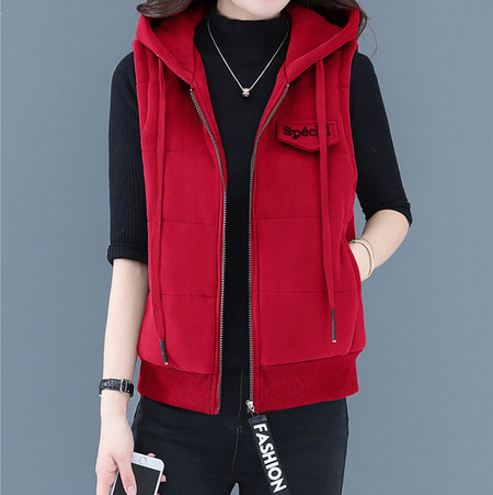 Kapuutsiga ja pehme voodriga naiste spordivest