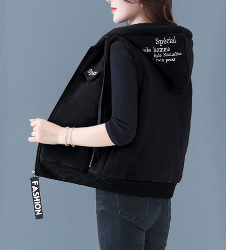 Kapuutsiga ja pehme voodriga naiste spordivest