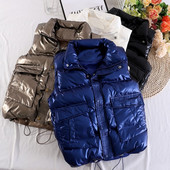 Naiste kõrge krae ja nööpidega vest