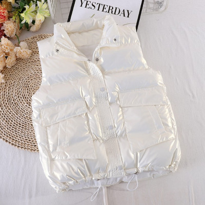 Naiste kõrge krae ja nööpidega vest