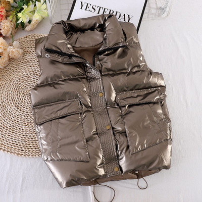 Naiste kõrge krae ja nööpidega vest