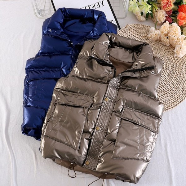 Naiste kõrge krae ja nööpidega vest