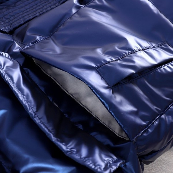 Naiste kõrge krae ja nööpidega vest