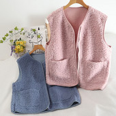 Moodne naiste vest luku ja taskutega