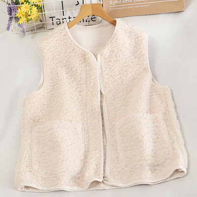 Moodne naiste vest luku ja taskutega