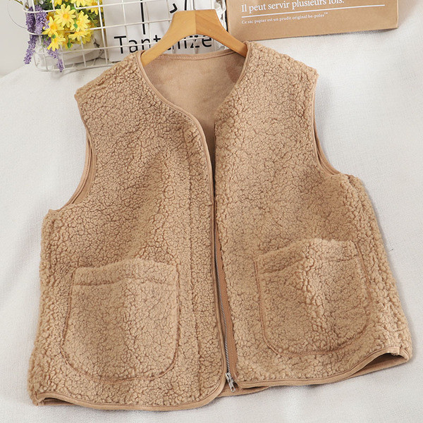 Moodne naiste vest luku ja taskutega