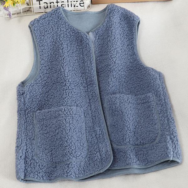 Moodne naiste vest luku ja taskutega