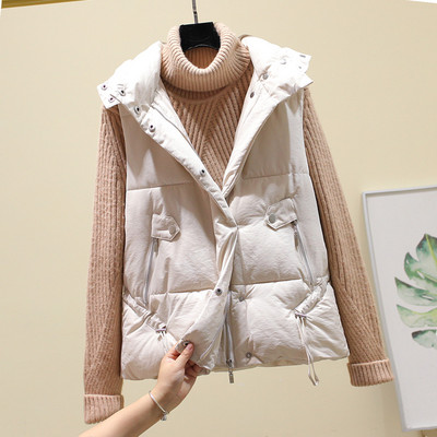 Naiste spordivest taskute ja kapuutsiga