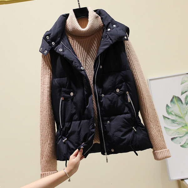 Naiste spordivest taskute ja kapuutsiga