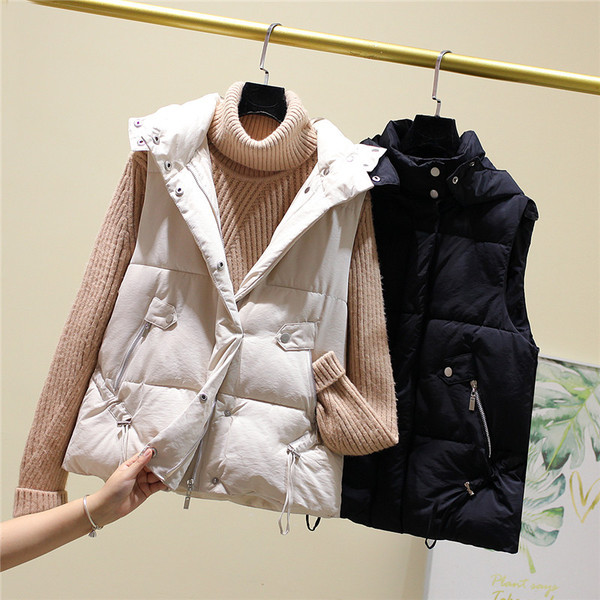 Naiste spordivest taskute ja kapuutsiga