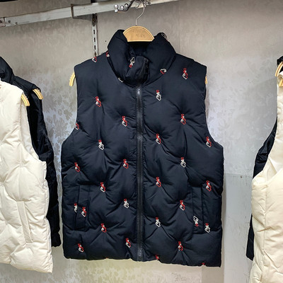 Naiste kõrge krae ja lukuga vest