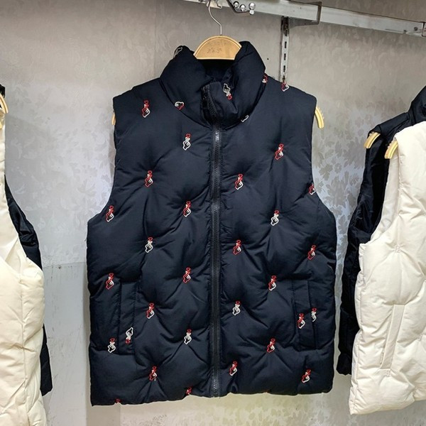 Naiste kõrge krae ja lukuga vest