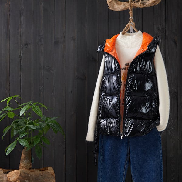 Naiste moodne mitmes värvitoonis kapuutsiga vest