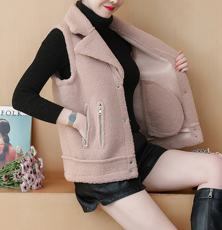 Naiste kaasaegne V-kujulise krae ja taskutega vest