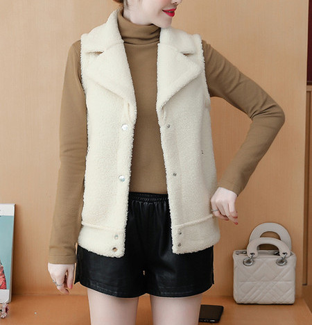 Naiste kaasaegne V-kujulise krae ja taskutega vest