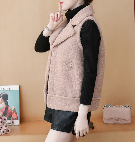 Naiste kaasaegne V-kujulise krae ja taskutega vest