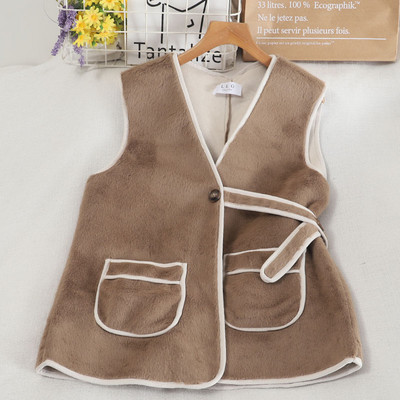 Moodne naiste vest V-kaelusega ja taskutega