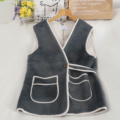 Moodne naiste vest V-kaelusega ja taskutega