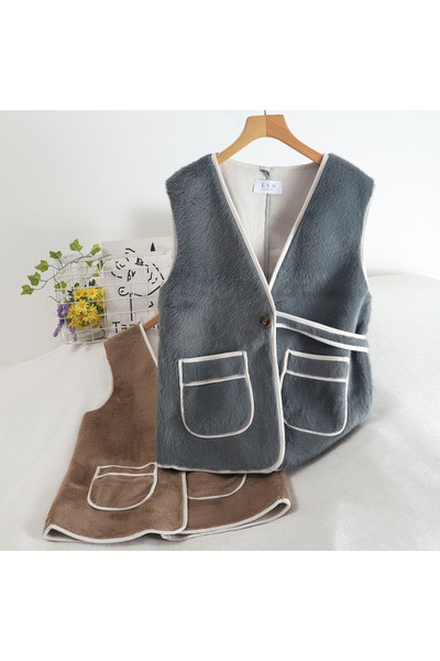 Moodne naiste vest V-kaelusega ja taskutega