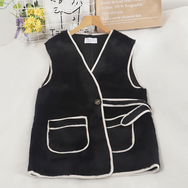 Moodne naiste vest V-kaelusega ja taskutega