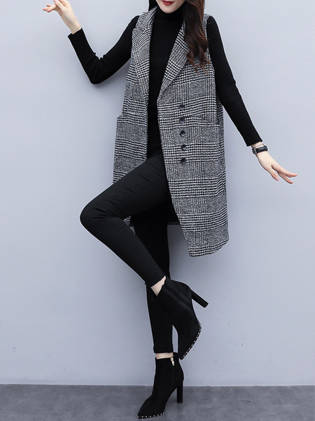 Moteriška languota liemenė su V formos apykakle ir sagomis