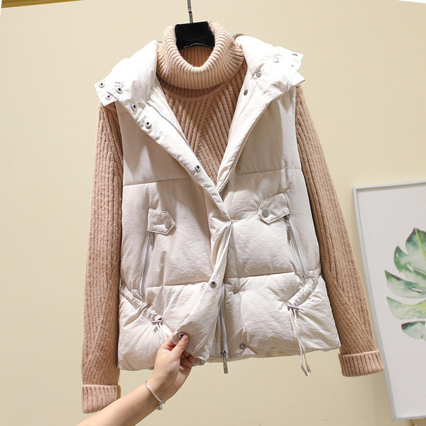 Stilinga moteriška liemenė su užtrauktuku ir kišene