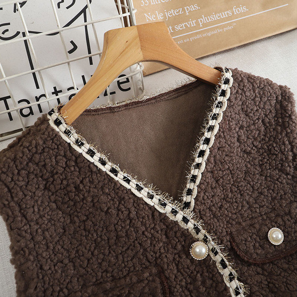 Moodne naiste vesti lai mudel V-kaelusega