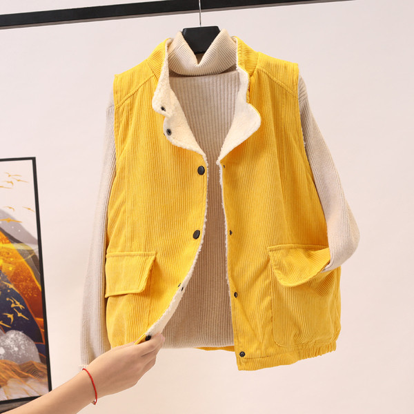 Naiste vabaaja vest velvetist nööpidega