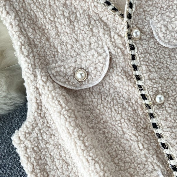 Naiste vabaaja vest nööpide ja spitsikaelusega