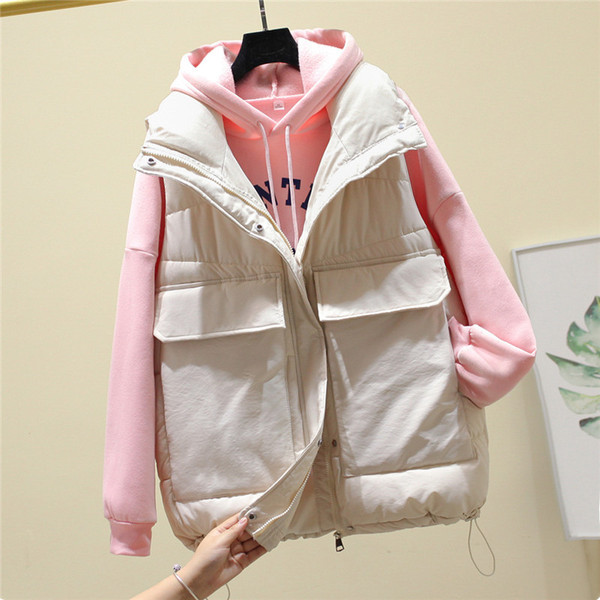 Sportinė - laisvalaikio moteriška liemenė su kišenėmis ir užtrauktuku