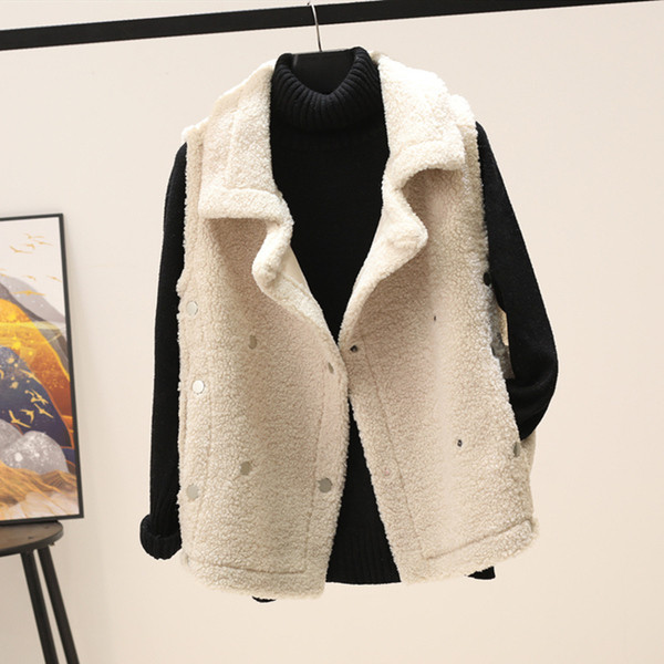 Γυναικείο γιλέκο με γούνα με ντεκολτέ και τσέπες