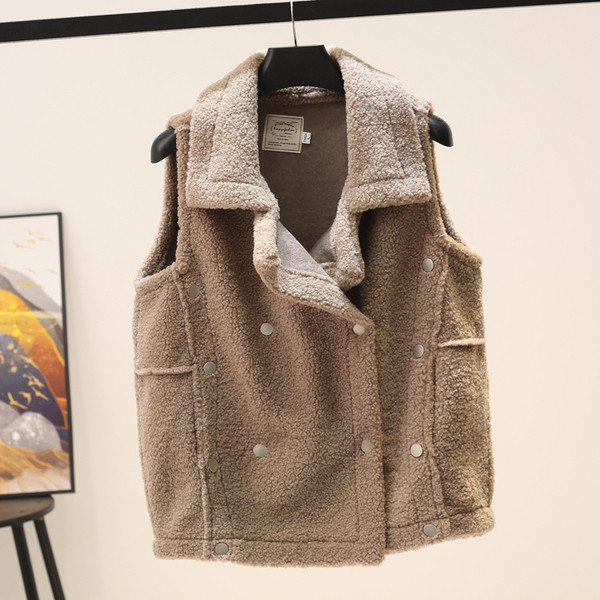 Γυναικείο γιλέκο με γούνα με ντεκολτέ και τσέπες